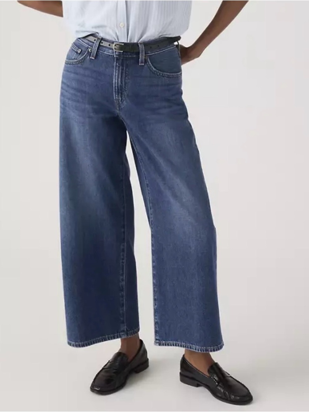 Wide Leg mid-Rise Women's Jeans in Mid Blue